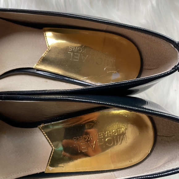 MICHAEL Michael Kors Blue Patent Leather Pumps 8M - Picture 3 of 10